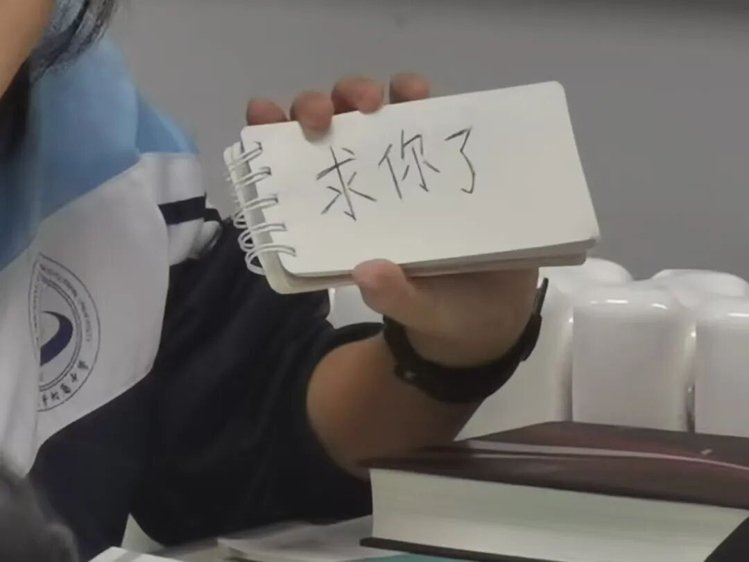 家长会上孩子的信：“亲爱的爸妈，我想吃米线、烤鸭、麻辣烫……”