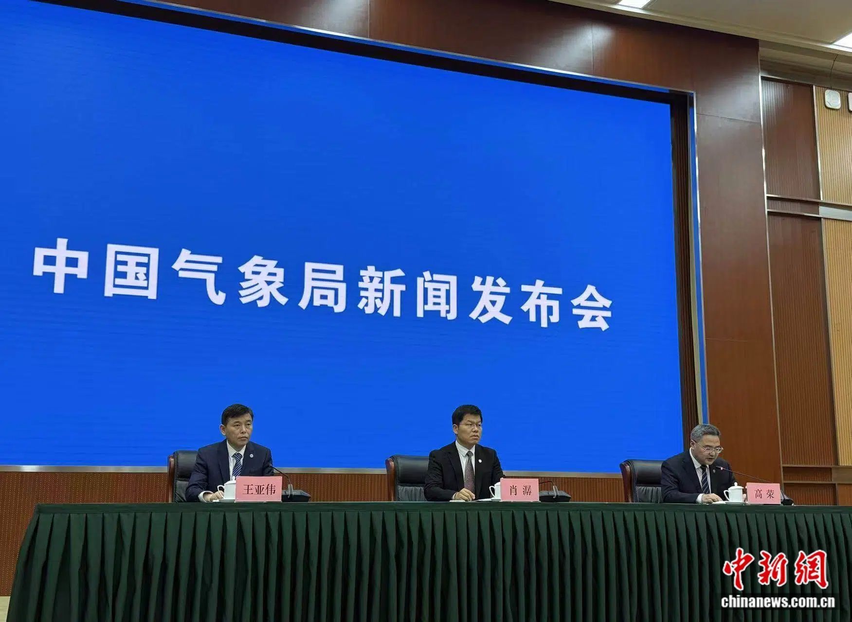 中国气象局:6月这些地方需防范高温热浪天气 中国气象局:6月这些地方需防范高温热浪天气