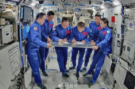 一人一句欢迎神21乘组回家