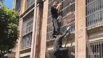 一张正能量满满的同框照!常州火场救人的“铁锹哥”找到了 一张正能量满满的同框照!常州火场救人的“铁锹哥”找到了