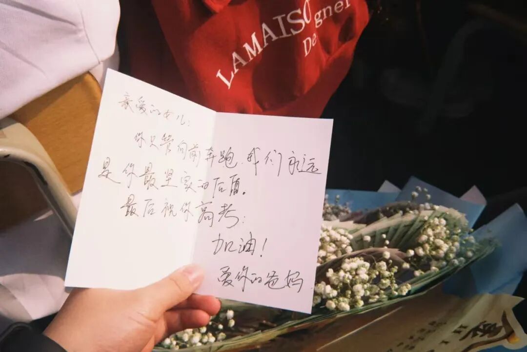 家长会上孩子的信：“亲爱的爸妈，我想吃米线、烤鸭、麻辣烫……”