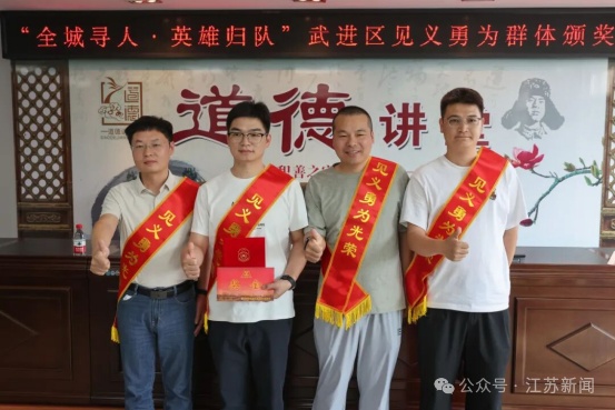 一张正能量满满的同框照!常州火场救人的“铁锹哥”找到了 一张正能量满满的同框照!常州火场救人的“铁锹哥”找到了