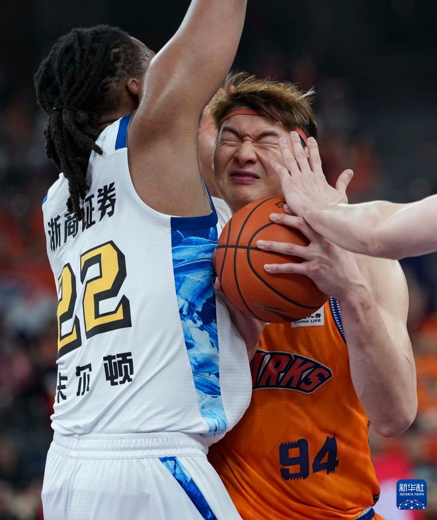 CBA总决赛第二场：上海久事队胜浙江浙商证券队