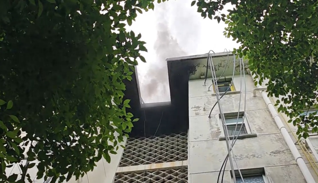 高高兴兴放学,开门后孩子却慌了:“我什么都看不见……” 高高兴兴放学,开门后孩子却慌了:“我什么都看不见……”