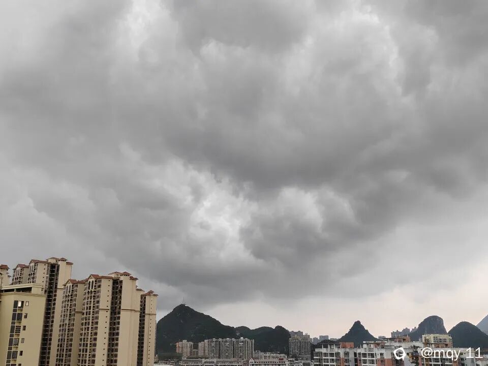 注意防范!南宁发布暴雨红色预警,未来三天广西这些区域雨势增强 注意防范!南宁发布暴雨红色预警,未来三天广西这些区域雨势增强
