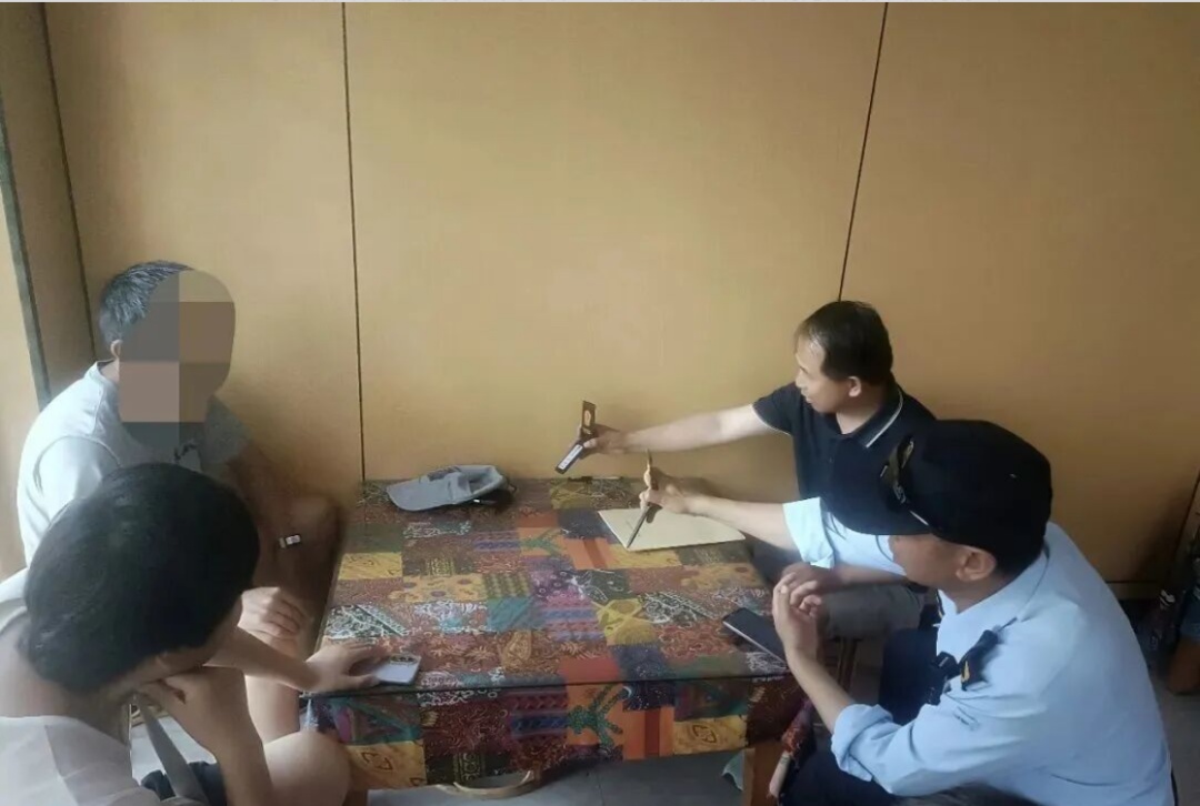 在洱海洗狗被全网围观，执法人员连夜找到当事人