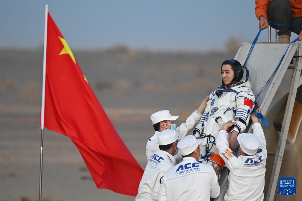 神舟二十一号航天员乘组返回任务取得圆满成功 神舟二十一号航天员乘组返回任务取得圆满成功