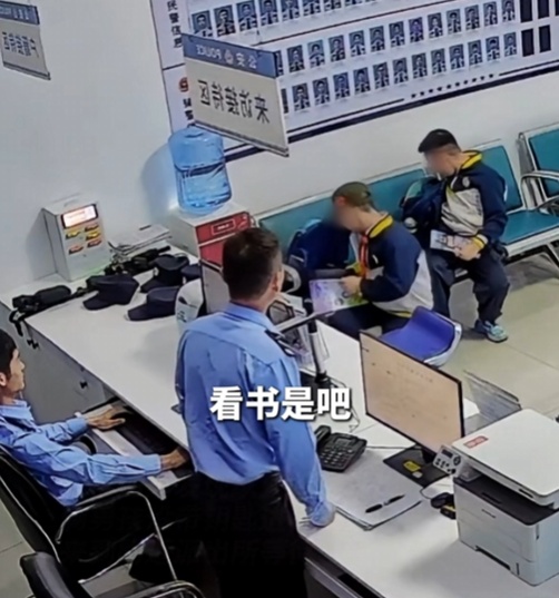 懂事小孩哥：“我们吃了饭，得给你们干点活！”