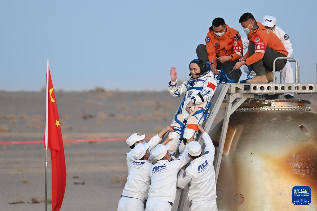 神舟二十一号航天员乘组返回任务取得圆满成功 神舟二十一号航天员乘组返回任务取得圆满成功