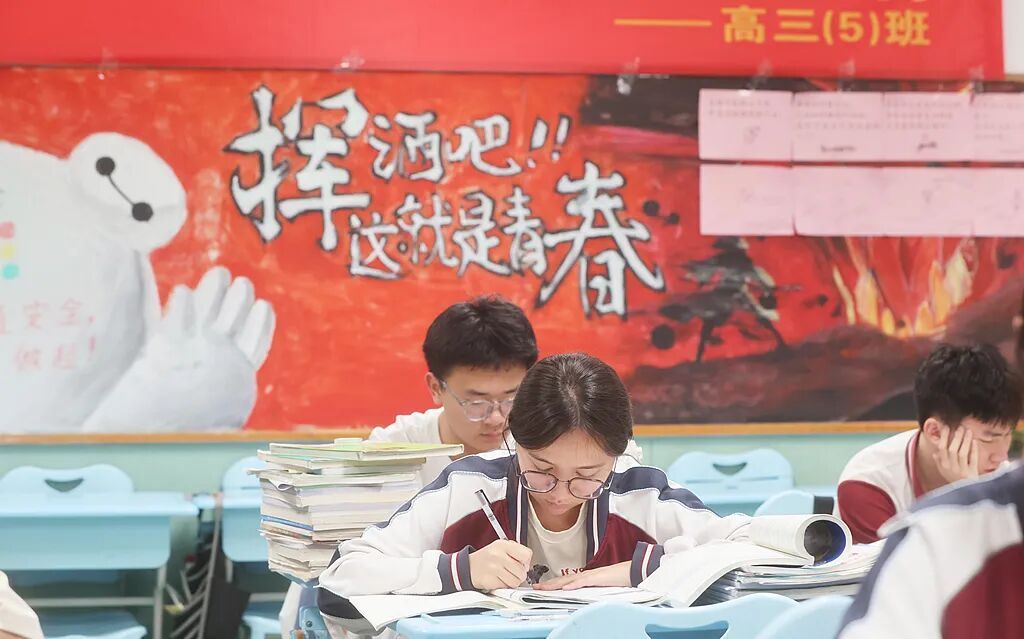 别被“补脑神药”忽悠了!考前千万别给娃乱吃→ 别被“补脑神药”忽悠了!考前千万别给娃乱吃→