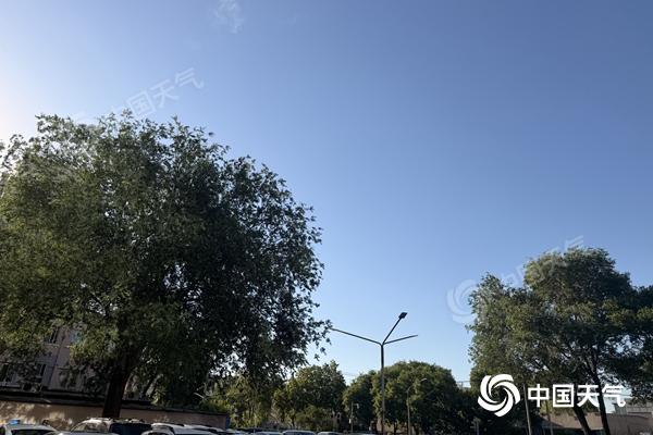 防暑!今天北京天气晴晒或现高温 最高气温可达35℃ 防暑!今天北京天气晴晒或现高温 最高气温可达35℃