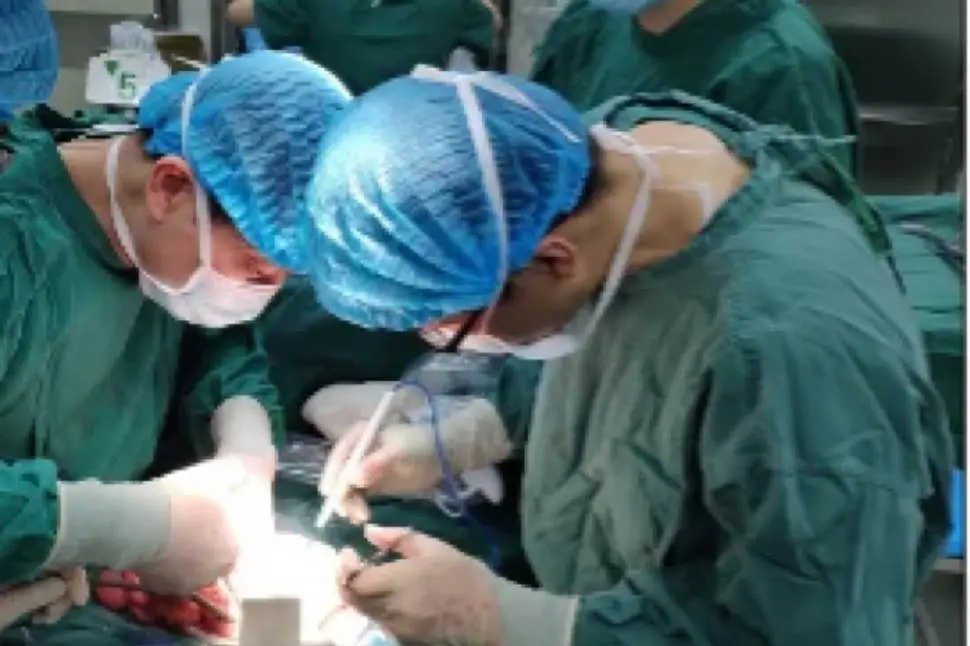 16岁少女间歇性腹泻，肠道内竟布满数百枚息肉伴癌变！警惕家族性息肉病