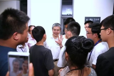 “中国这么大一个国家，怎么能没有自己的CPU呢？”