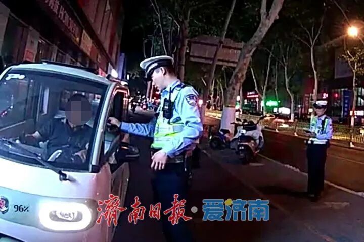 济南一男子骑三轮车酒驾被查,被扣30分,罚款1400元 济南一男子骑三轮车酒驾被查,被扣30分,罚款1400元