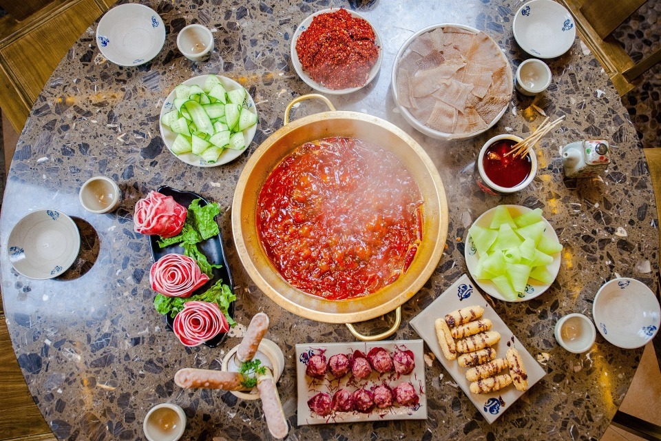 女子吃火锅引爆急性胰腺炎，专家提醒：出现这些症状时千万别当成普通“胃痛”