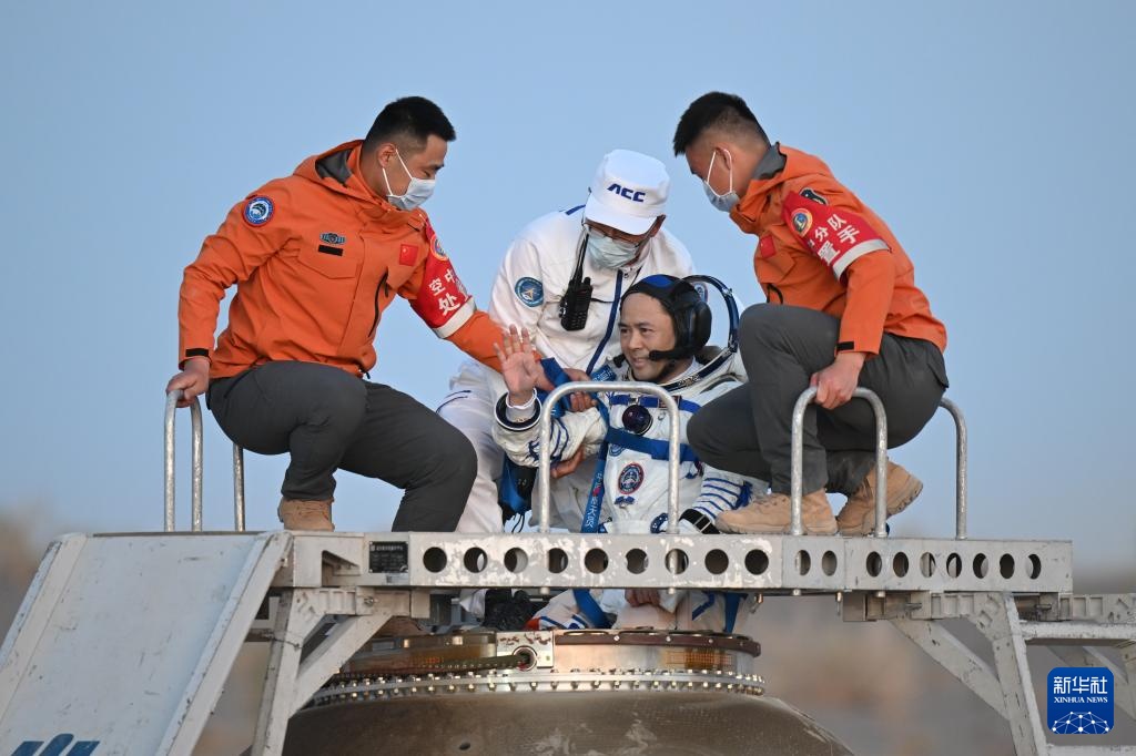 神舟二十一号航天员乘组返回任务取得圆满成功 神舟二十一号航天员乘组返回任务取得圆满成功
