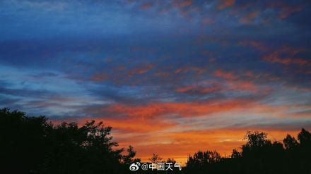 浓墨重彩！北京油画版朝霞惊艳登场