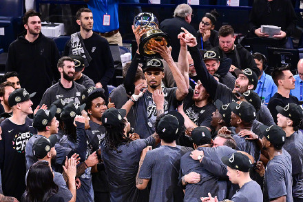 NBA|越过高山!马刺时隔12年再进总决赛 NBA|越过高山!马刺时隔12年再进总决赛