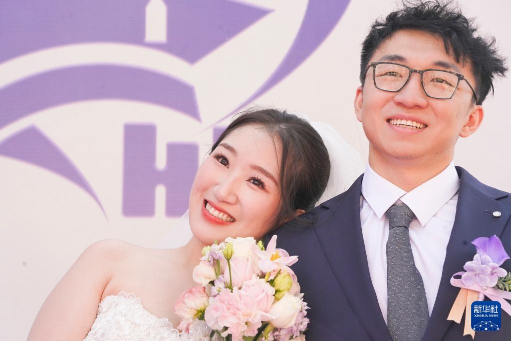 哈工大举办博士生集体婚礼 哈工大举办博士生集体婚礼