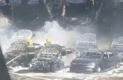 74岁老人点燃杨絮,致20辆汽车被烧毁!已被采取刑事强制措施 74岁老人点燃杨絮,致20辆汽车被烧毁!已被采取刑事强制措施