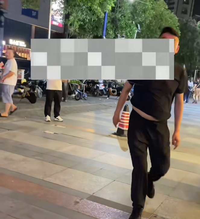 女生遭醉汉凝视辱骂,报警后反过来跟踪对方!当场获赔2000元 女生遭醉汉凝视辱骂,报警后反过来跟踪对方!当场获赔2000元