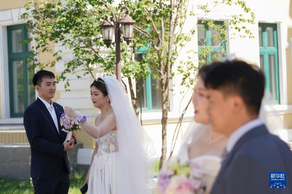 哈工大举办博士生集体婚礼 哈工大举办博士生集体婚礼