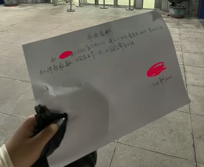 女生遭醉汉凝视辱骂,报警后反过来跟踪对方!当场获赔2000元 女生遭醉汉凝视辱骂,报警后反过来跟踪对方!当场获赔2000元