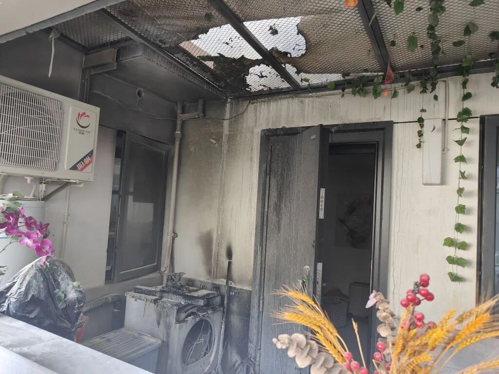 楼上装空调，楼下遭了殃，涉事者被拘11日