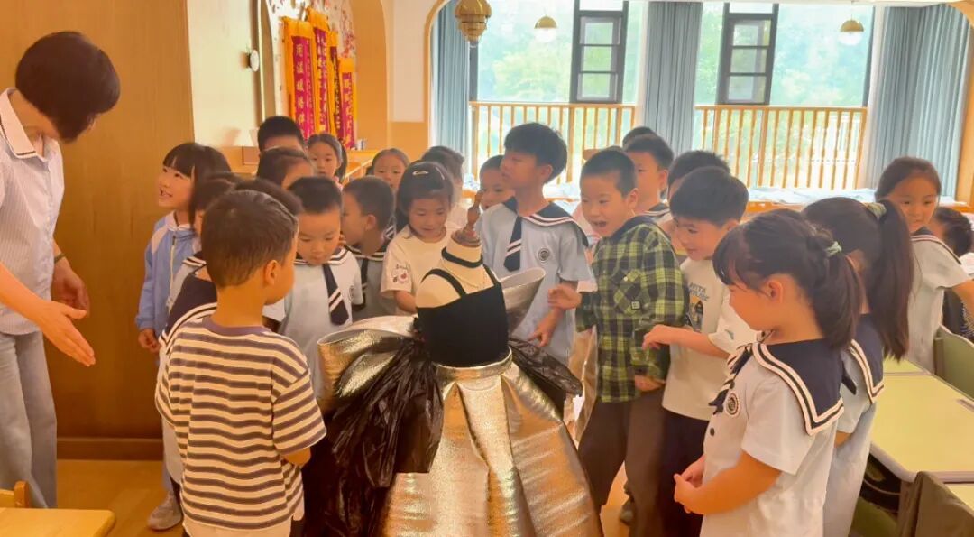 河南一宝妈用保温袋“手搓”赫本风公主裙：童年只有一次，想做不扫兴父母