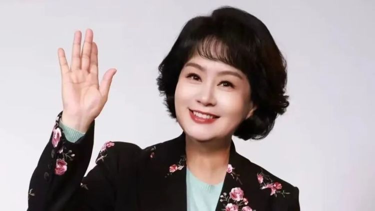 著名女主持人鞠萍宣布明天退休！曾创造惊人收视率！网友感叹：几代人的回忆
