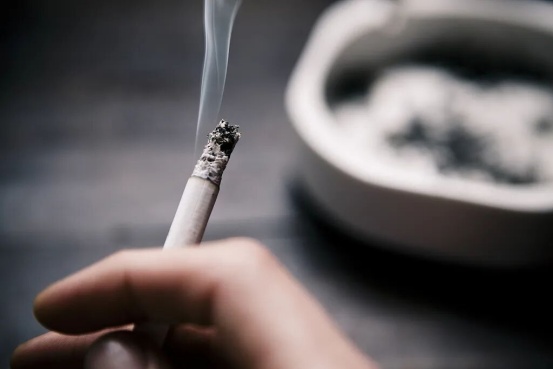 那些总“吸二手烟”的人,后来怎样了? 那些总“吸二手烟”的人,后来怎样了?