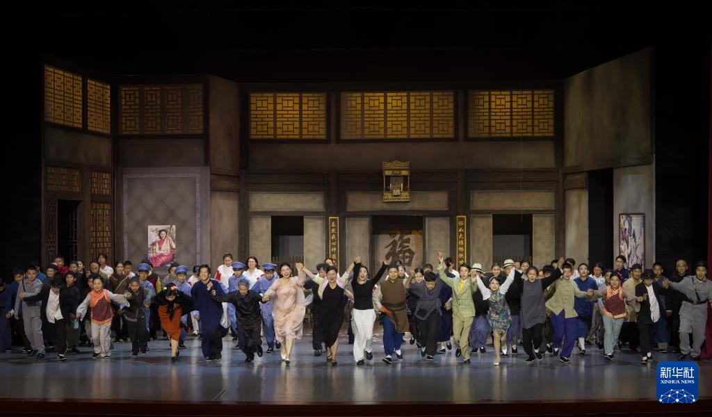 戏剧育人:北京中学生演绎《呐喊》《茶馆》 戏剧育人:北京中学生演绎《呐喊》《茶馆》
