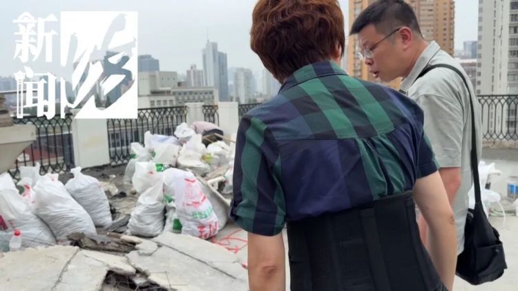 墙皮狂掉，脑袋“开花”！上海一小区修缮后变“水帘洞”，更揪心的是……