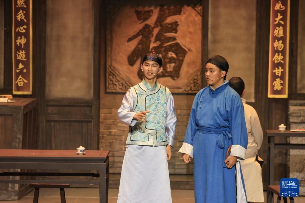 戏剧育人:北京中学生演绎《呐喊》《茶馆》 戏剧育人:北京中学生演绎《呐喊》《茶馆》
