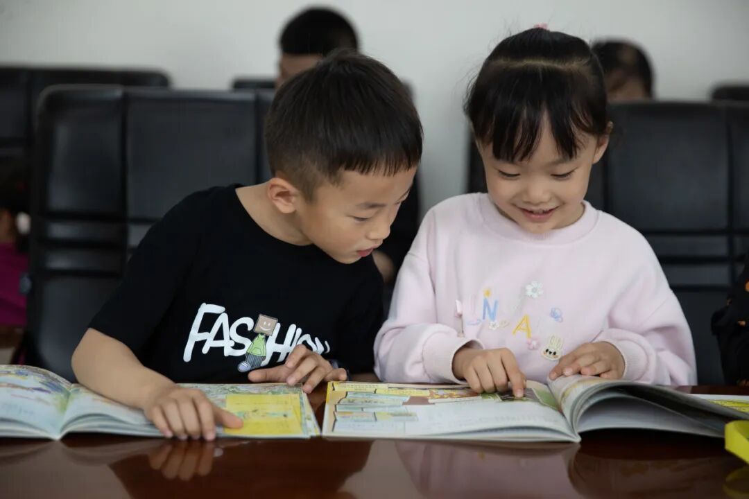 “原来爸爸妈妈的工作,这么有意思!” “原来爸爸妈妈的工作,这么有意思!”