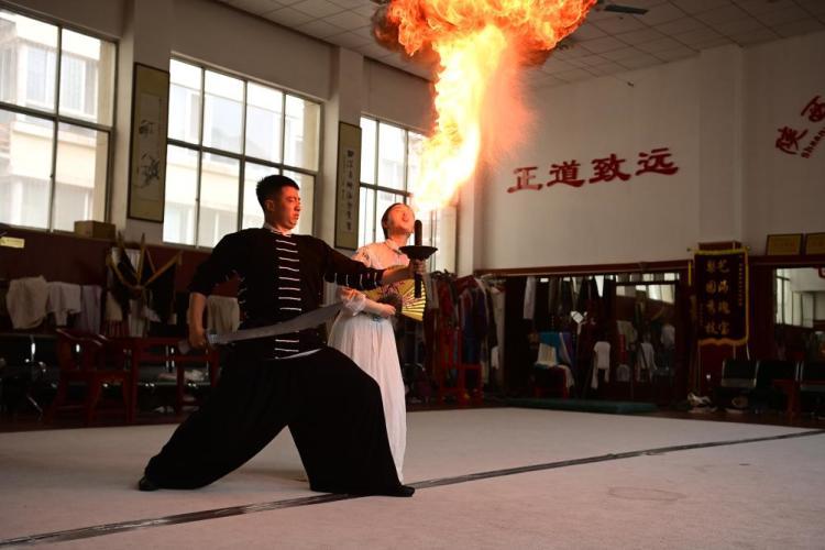 《主角》热播带火秦腔 “台下十年功”如何练成？