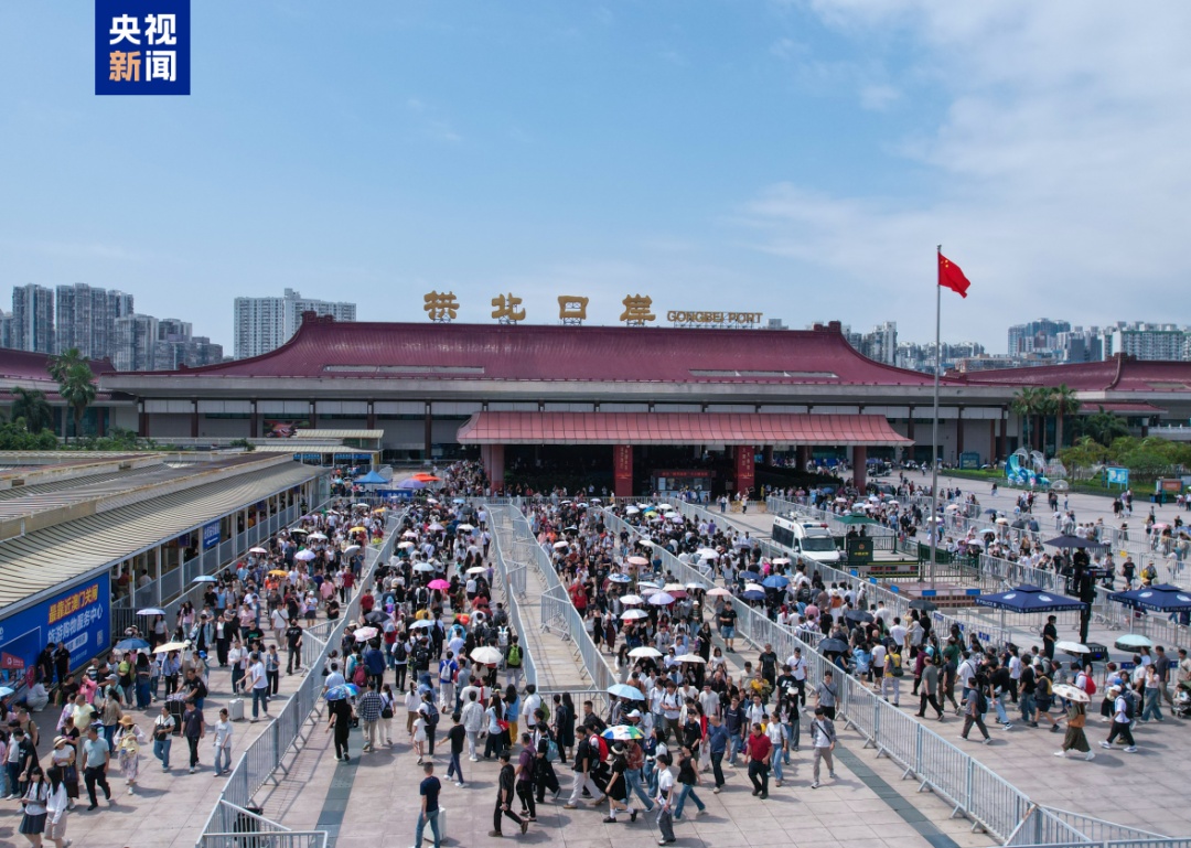 查验量破亿 ，“刷脸”通关渐成主流