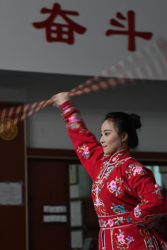 《主角》热播带火秦腔 “台下十年功”如何练成？