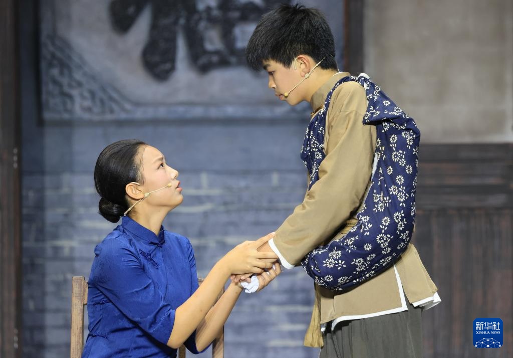 戏剧育人:北京中学生演绎《呐喊》《茶馆》 戏剧育人:北京中学生演绎《呐喊》《茶馆》