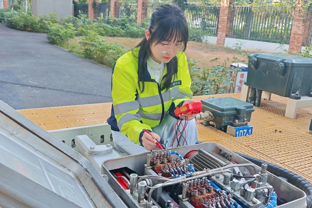 全局少有！“00后”女职工，拿下技师职称！
