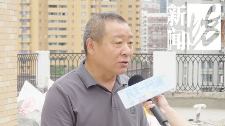墙皮狂掉，脑袋“开花”！上海一小区修缮后变“水帘洞”，更揪心的是……