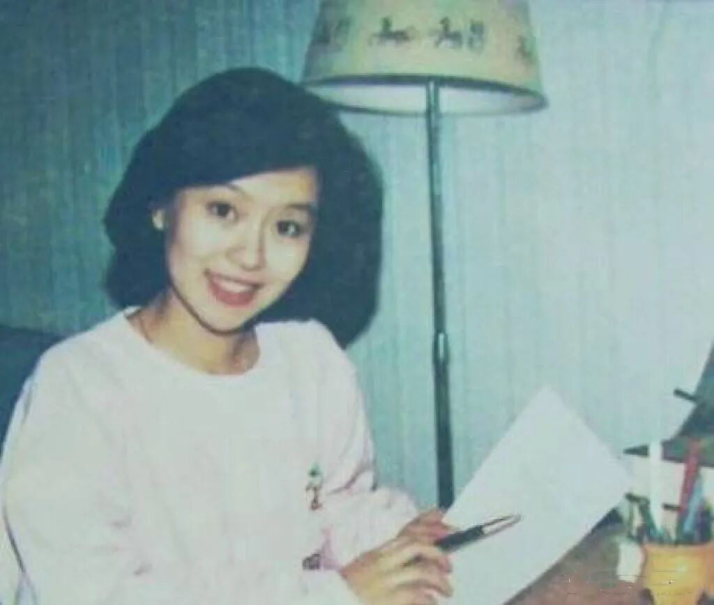 鞠萍姐姐今天正式退休！网友感叹：几代人的回忆；本人：42年的陪伴，我非常荣幸