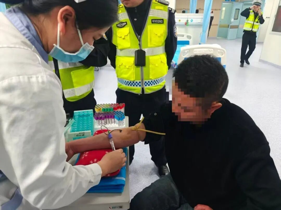 驾驶人杨某，拘役三个月、吊销机动车驾驶证且5年内不得重新考取！