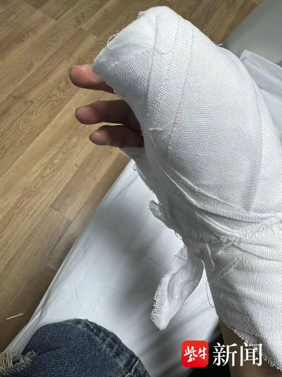 商品已下架!见习医生拆快递时被割伤手神经,本人崩溃:职业发展毁了… 商品已下架!见习医生拆快递时被割伤手神经,本人崩溃:职业发展毁了…