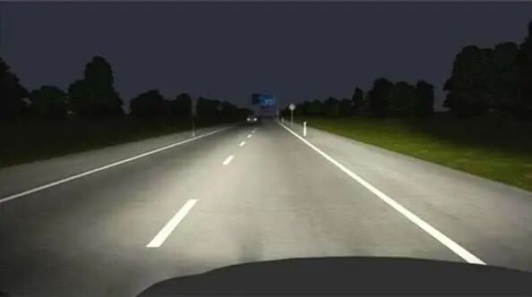 警惕夜间行车4大视觉陷阱！