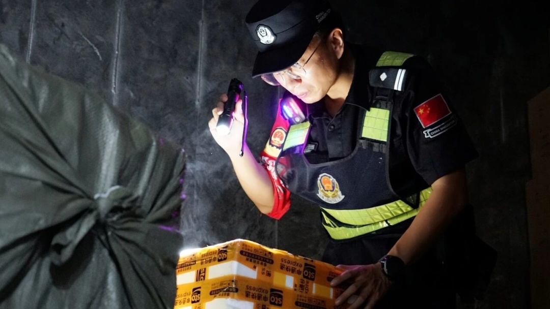 真硬汉！“90后”民警参与缴毒2.6吨、韧带断裂仍抓捕！