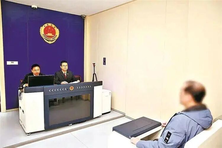 黄金手镯克重异常女子报警，同居男友坦白：是我掉包的！法院认定为“盗窃”