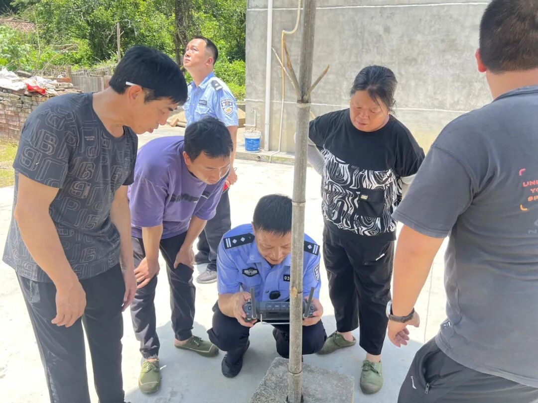 失联72小时+36℃高温!炎陵公安紧急救援深山被困老人 失联72小时+36℃高温!炎陵公安紧急救援深山被困老人