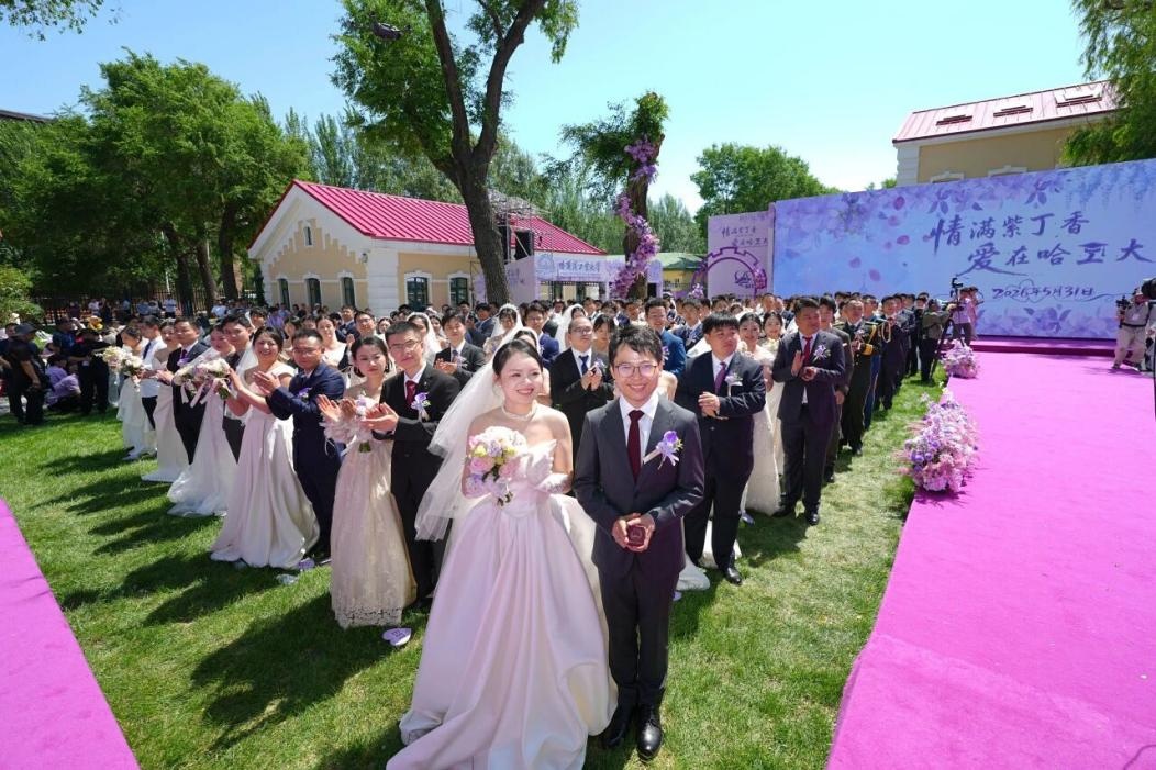哈工大集体婚礼，学校送1克拉钻戒🤩