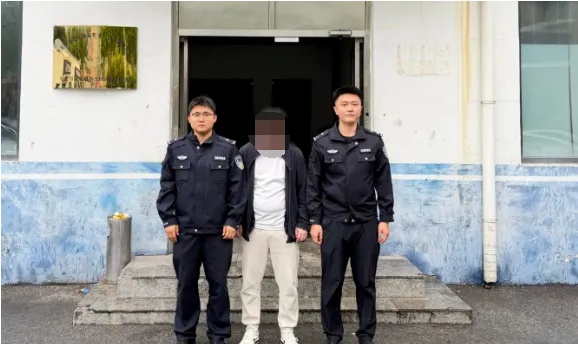 青岛一男子修改游戏账号密码后，突然被警察盯上：进去吧，拘留5天